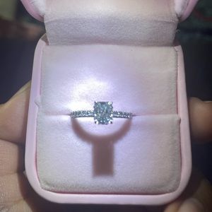 Diamond engagement ring